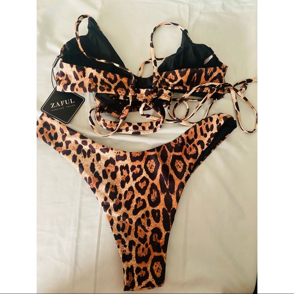 Bikini - Picture 2 of 2